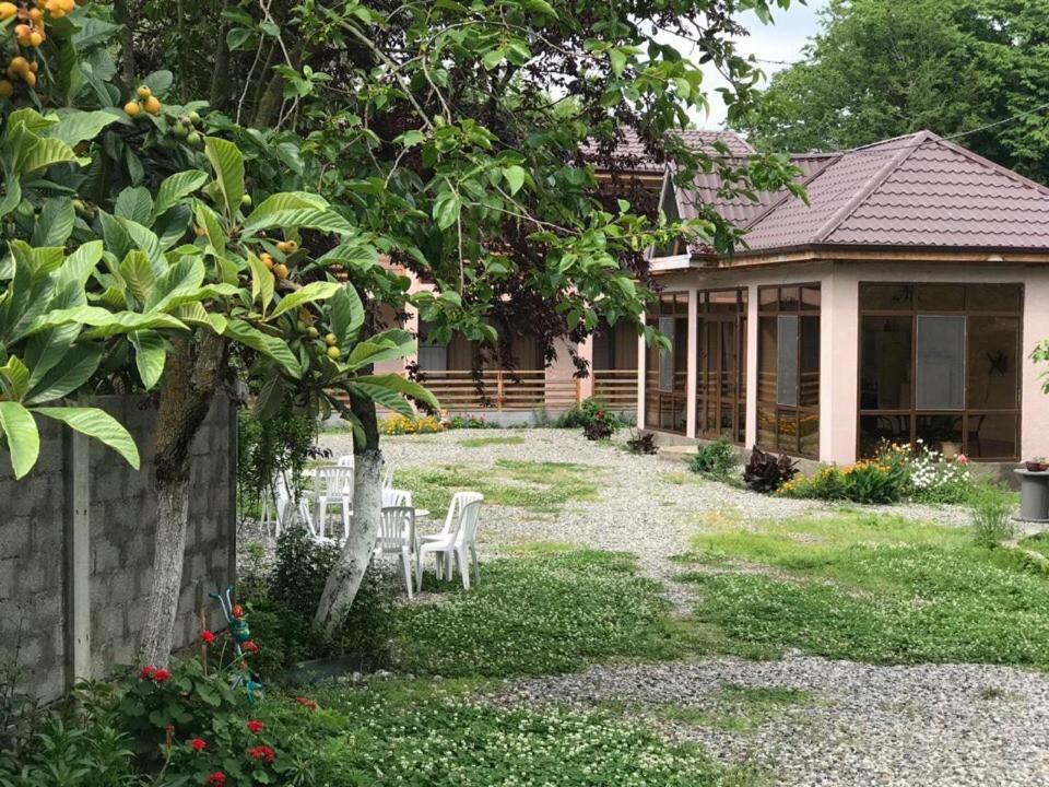Гостевой Дом "Уют У Тумановых" Pizunda Exterior foto